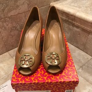 Tory Burch Sally 2 Tumbled leather shoes.